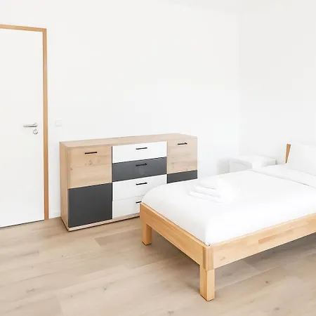Gemeinschaftsunterkunft Doppelzimmer Für Max 8p I 2 Bäder I Küche I Einzeln Oder Komplett Buchbar Apartamento Heidenheim an der Brenz